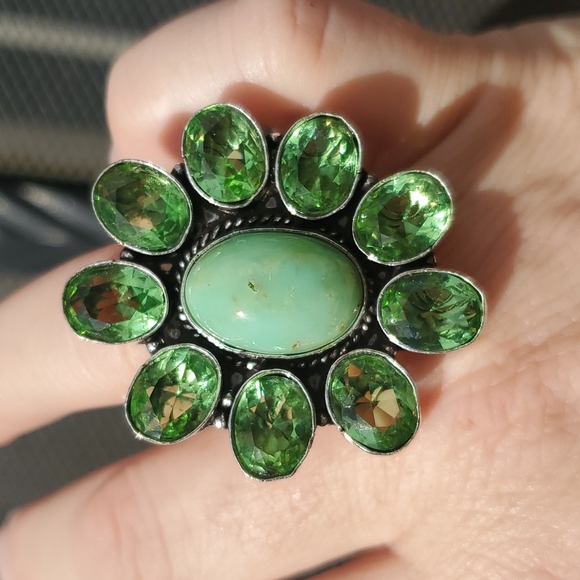 New Huge Chrysoprase and Tsavorite 925 Silver Statement Ring. - Picture 7 of 16